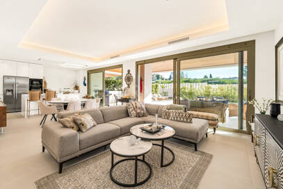 Maisonette-Gartenwohnung mit 4 Schlafzimmern & privatem Pool in Benalus