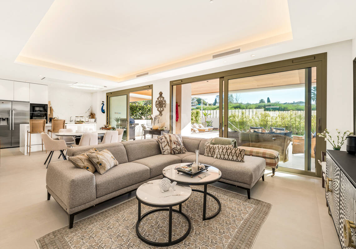 Maisonette-Gartenwohnung mit 4 Schlafzimmern & privatem Pool in Benalus