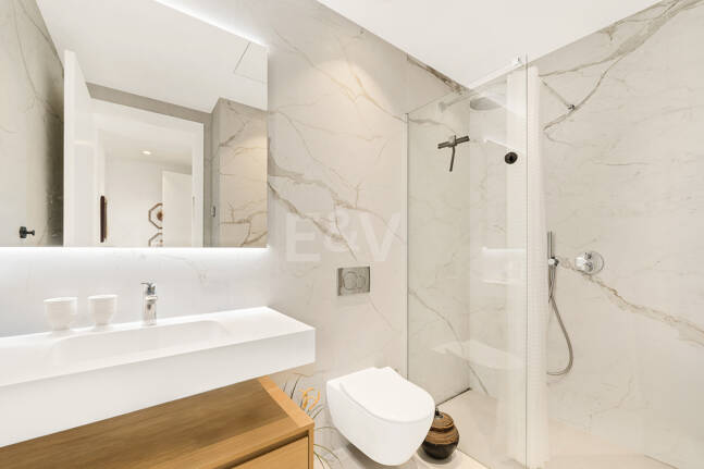 Maisonette-Gartenwohnung mit 4 Schlafzimmern & privatem Pool in Benalus