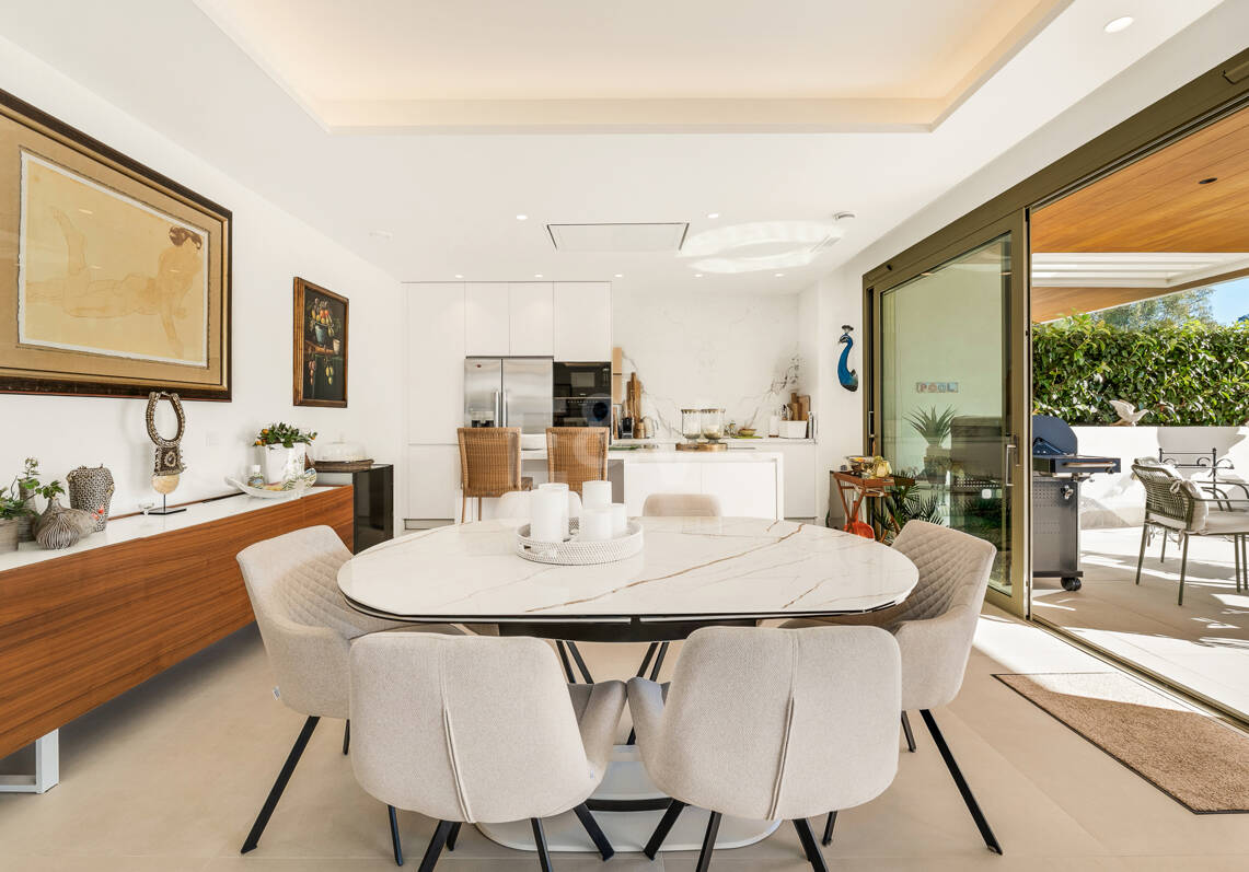 Maisonette-Gartenwohnung mit 4 Schlafzimmern & privatem Pool in Benalus