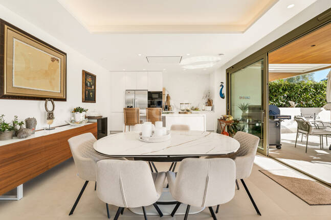 Maisonette-Gartenwohnung mit 4 Schlafzimmern & privatem Pool in Benalus
