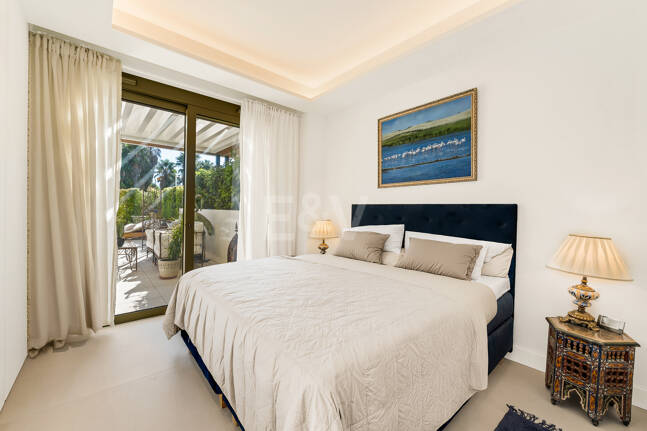 Maisonette-Gartenwohnung mit 4 Schlafzimmern & privatem Pool in Benalus