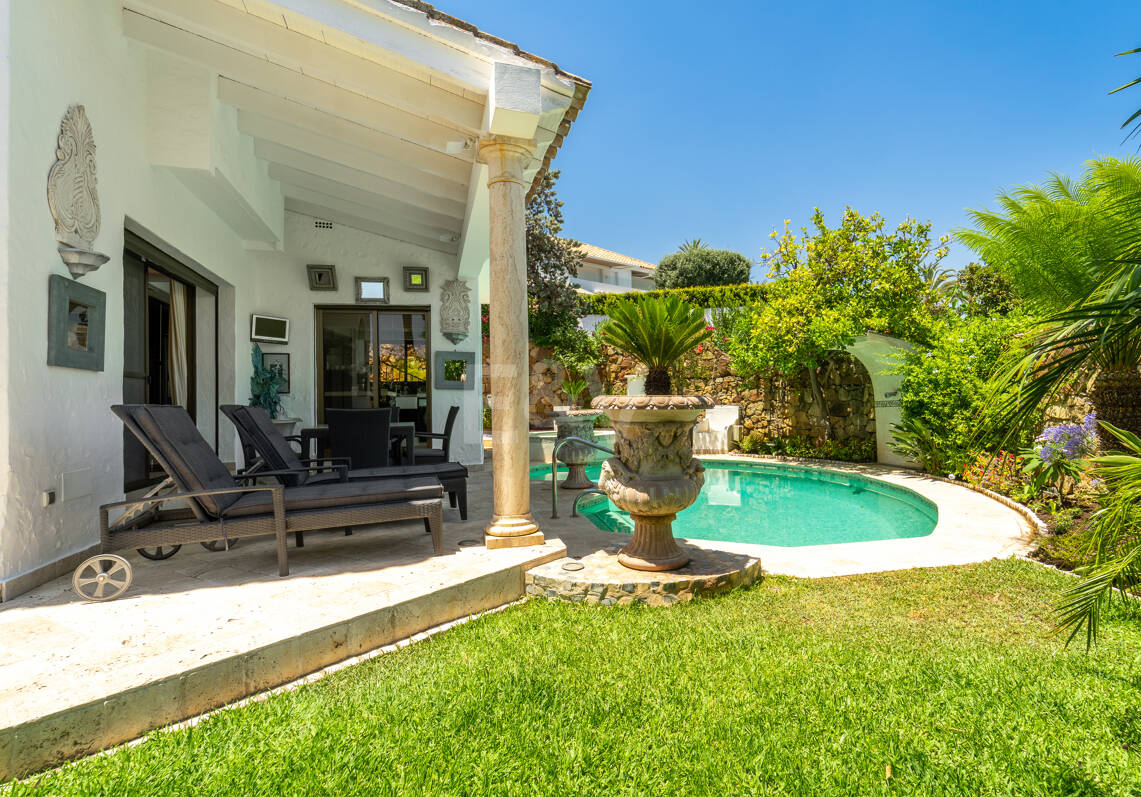 Modernisierte Doppelhaushälfte mit privatem Pool in El Ancón Sierra, Marbellas Goldener Meile
