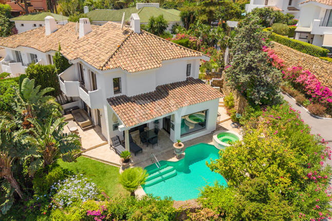 Modernisierte Doppelhaushälfte mit privatem Pool in El Ancón Sierra, Marbellas Goldener Meile