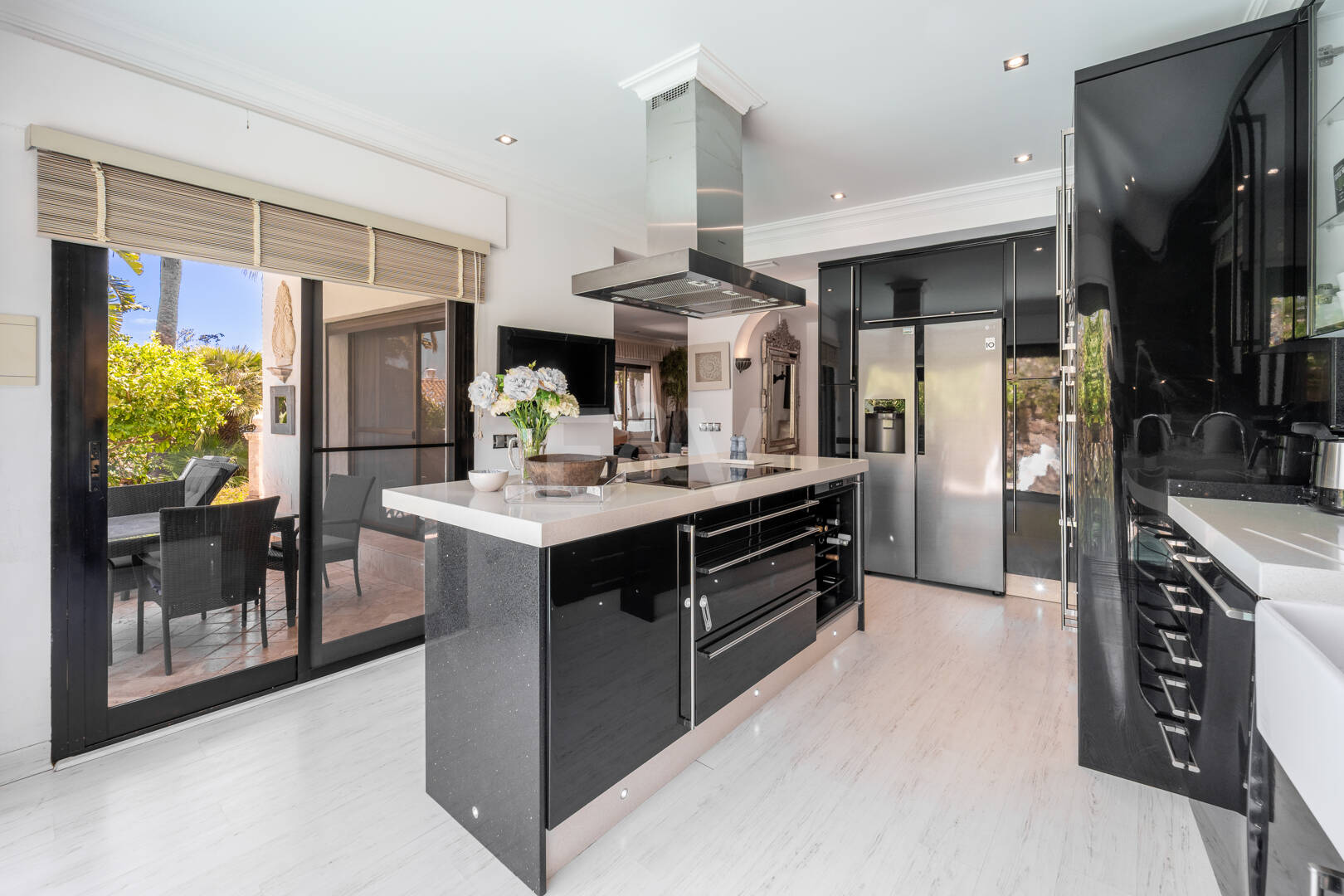 Modernisierte Doppelhaushälfte mit privatem Pool in El Ancón Sierra, Marbellas Goldener Meile