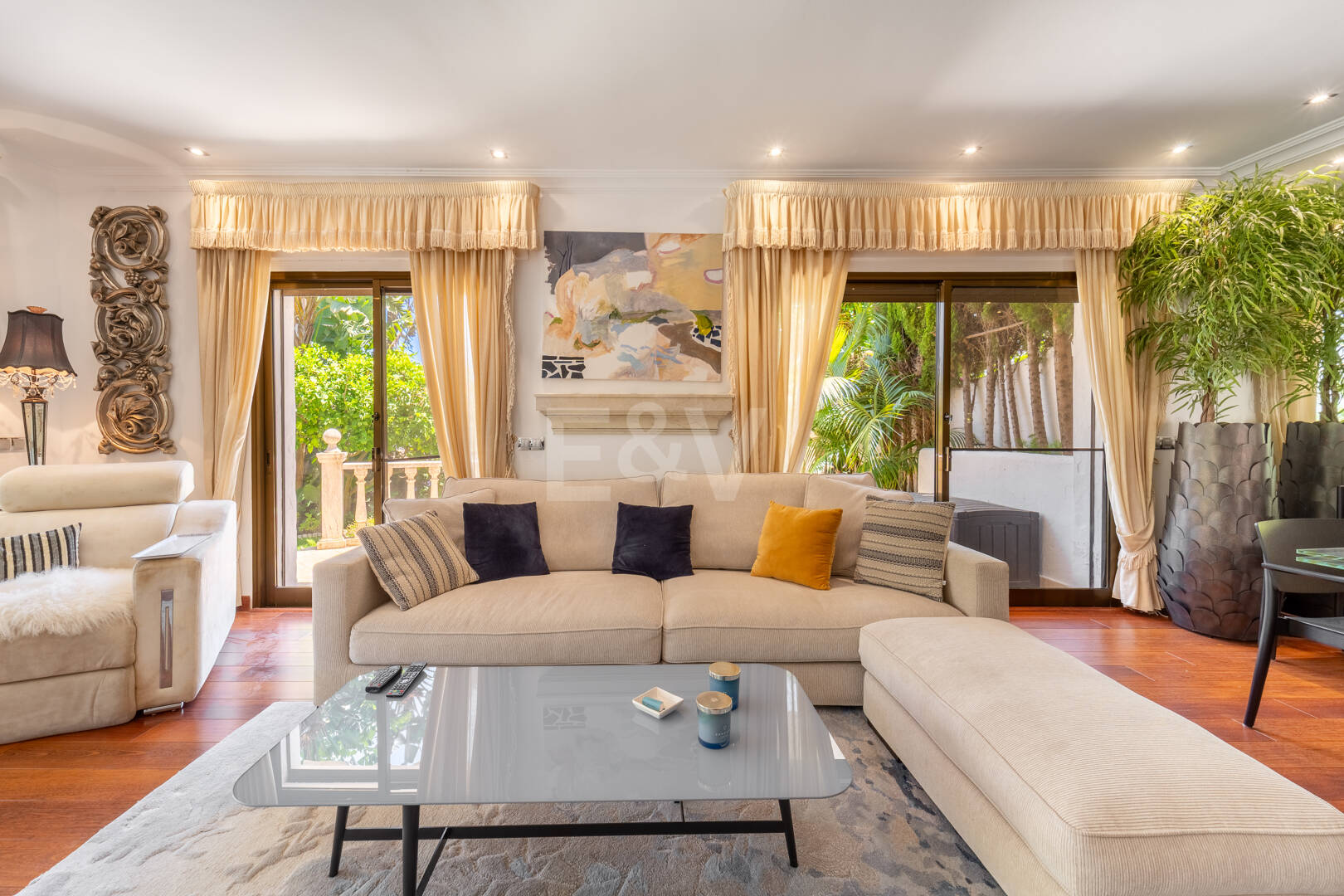 Modernisierte Doppelhaushälfte mit privatem Pool in El Ancón Sierra, Marbellas Goldener Meile