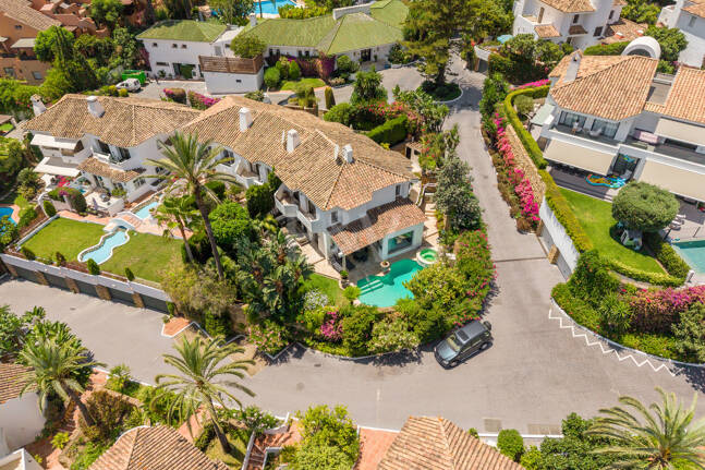 Modernisierte Doppelhaushälfte mit privatem Pool in El Ancón Sierra, Marbellas Goldener Meile