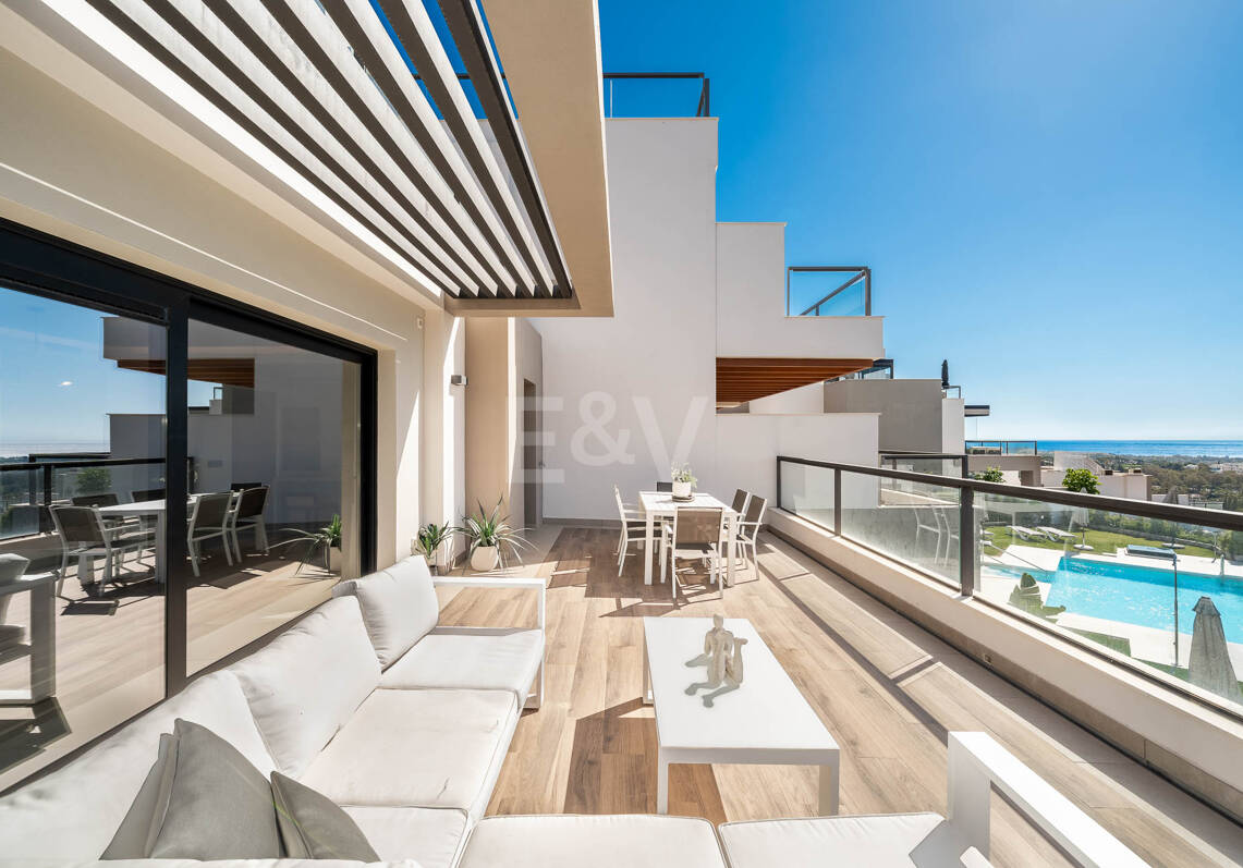 Penthouse de luxe de style contemporain avec vue panoramique sur la mer à Nueva Andalucía