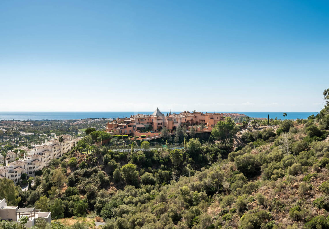 Penthouse de luxe de style contemporain avec vue panoramique sur la mer à Nueva Andalucía