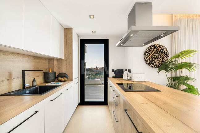 Penthouse de luxe de style contemporain avec vue panoramique sur la mer à Nueva Andalucía