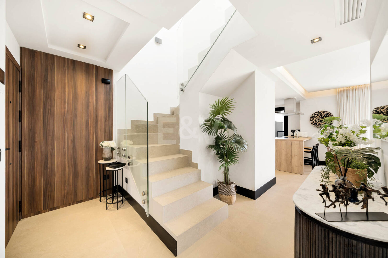 Penthouse de luxe de style contemporain avec vue panoramique sur la mer à Nueva Andalucía