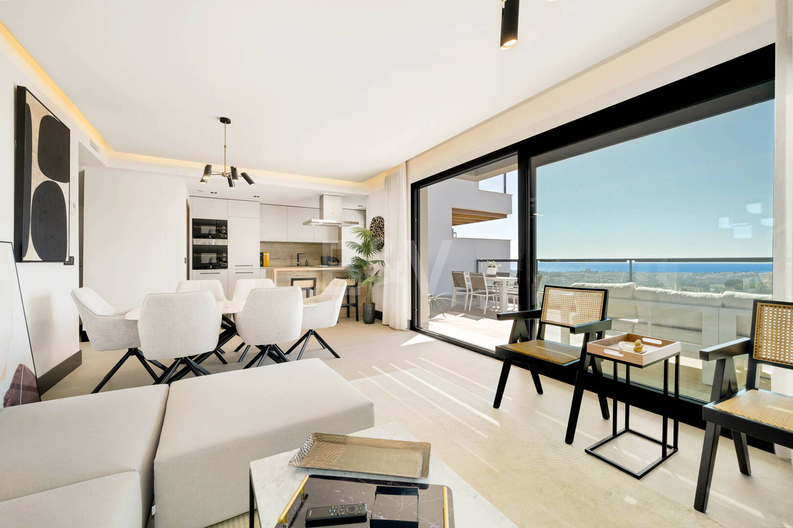 Penthouse de luxe de style contemporain avec vue panoramique sur la mer à Nueva Andalucía