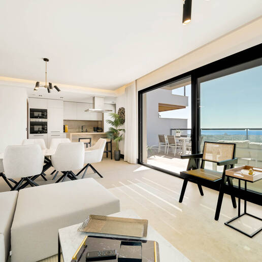 Penthouse de luxe de style contemporain avec vue panoramique sur la mer à Nueva Andalucía