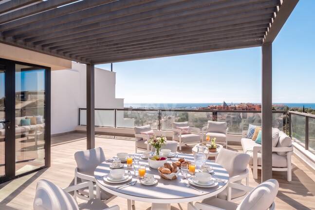 Penthouse de luxe de style contemporain avec vue panoramique sur la mer à Nueva Andalucía