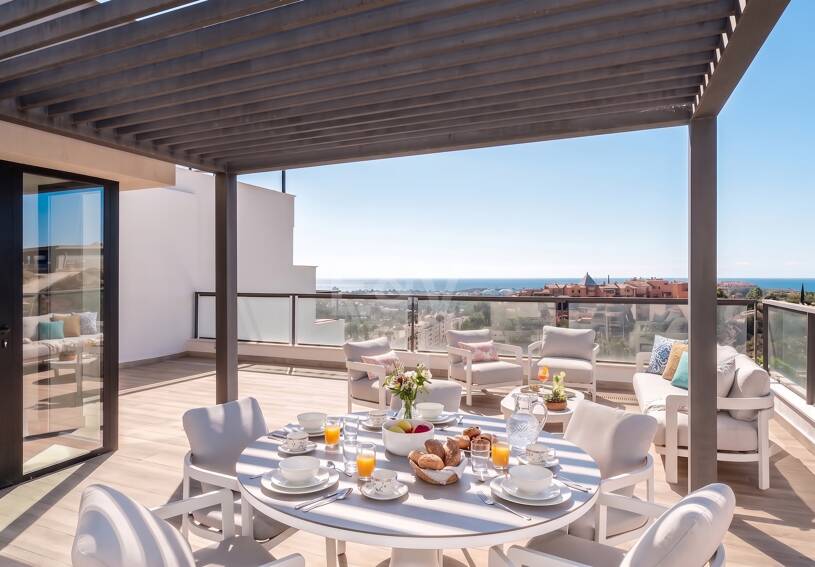 Penthouse de luxe de style contemporain avec vue panoramique sur la mer à Nueva Andalucía