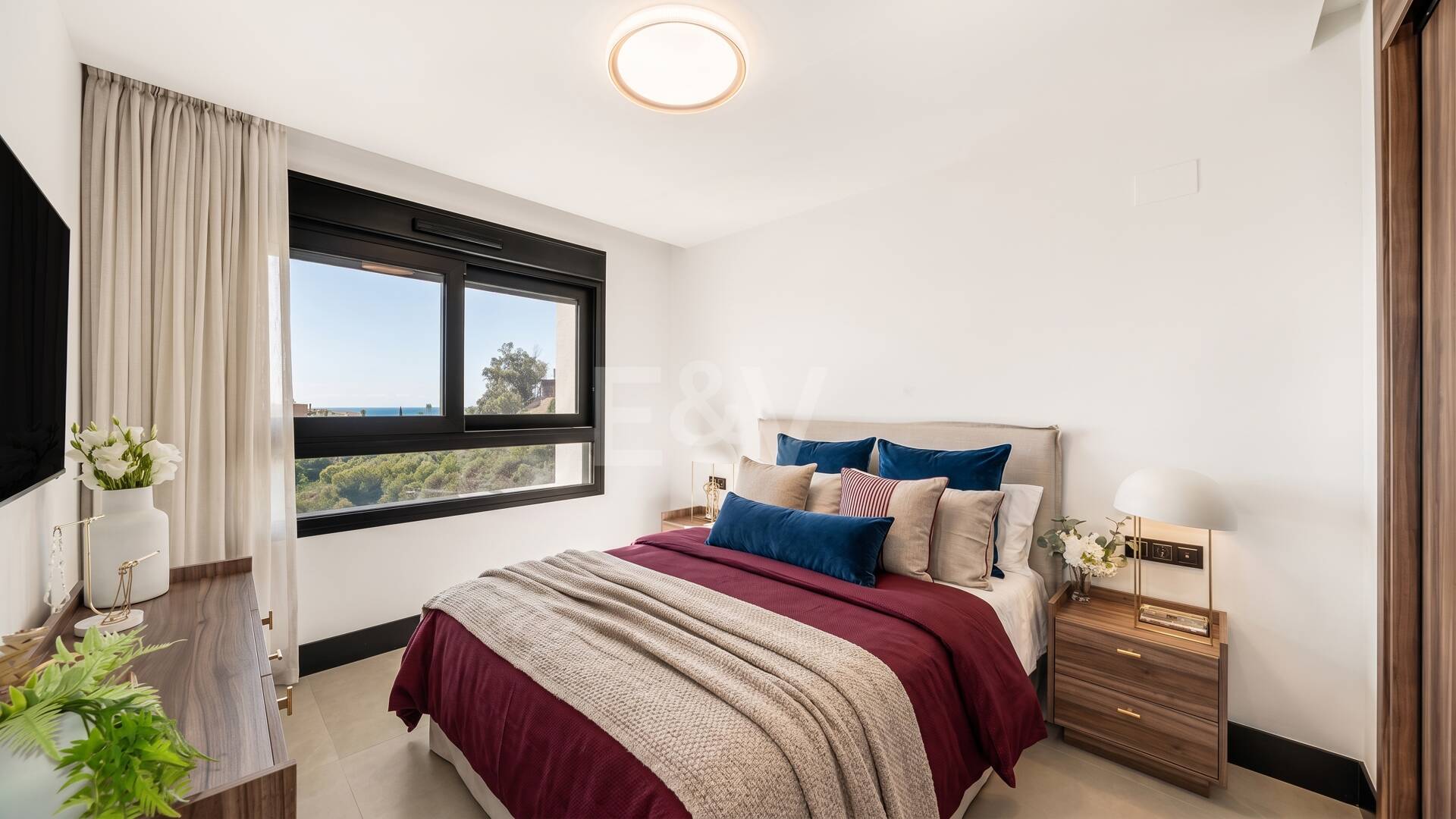 Penthouse de luxe de style contemporain avec vue panoramique sur la mer à Nueva Andalucía