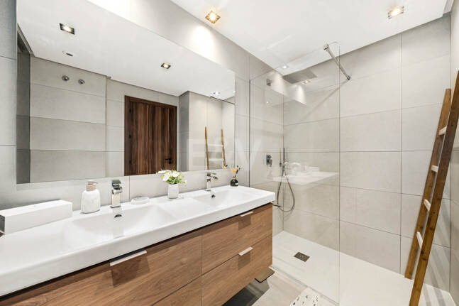 Penthouse de luxe de style contemporain avec vue panoramique sur la mer à Nueva Andalucía