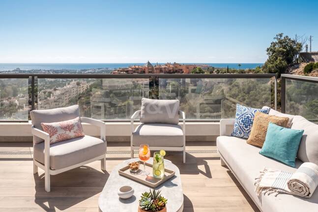 Penthouse de luxe de style contemporain avec vue panoramique sur la mer à Nueva Andalucía