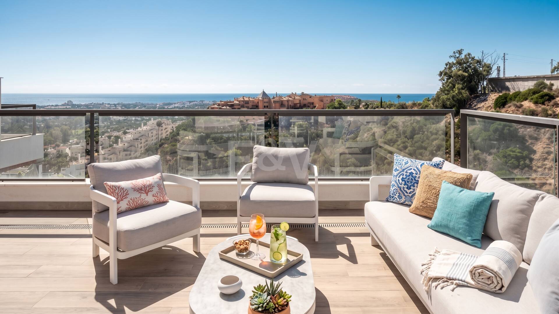 Penthouse de luxe de style contemporain avec vue panoramique sur la mer à Nueva Andalucía