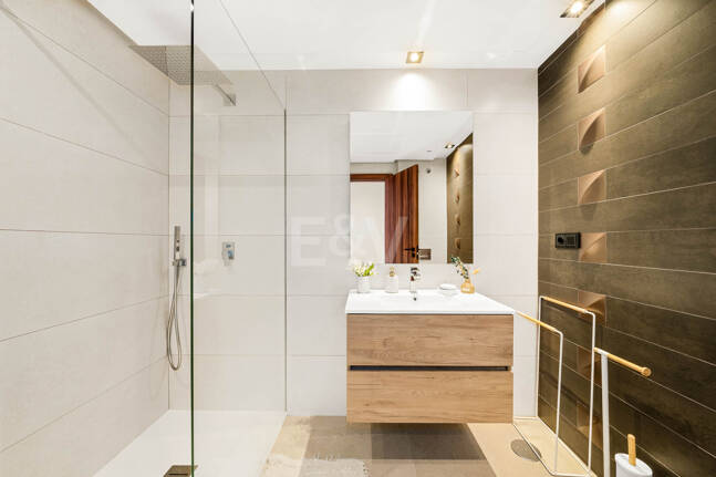 Penthouse de luxe de style contemporain avec vue panoramique sur la mer à Nueva Andalucía