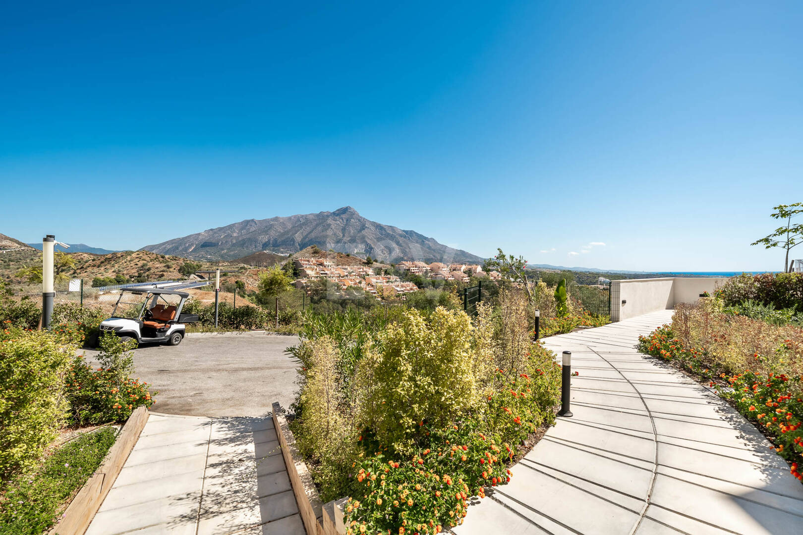 Penthouse de luxe de style contemporain avec vue panoramique sur la mer à Nueva Andalucía