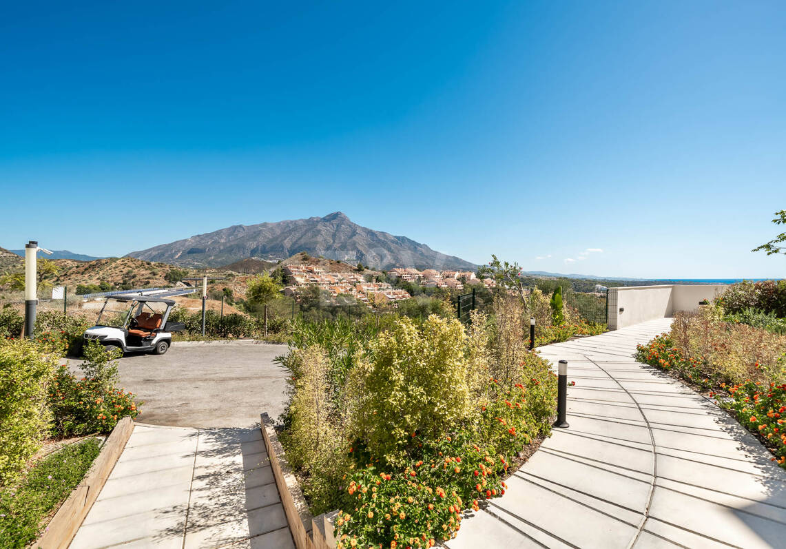 Penthouse de luxe de style contemporain avec vue panoramique sur la mer à Nueva Andalucía