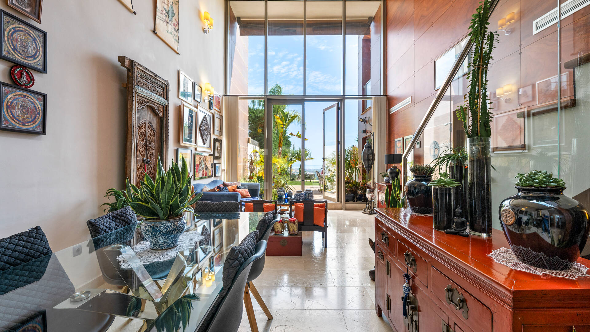 Casa adosada contemporánea con vistas panorámicas al mar y la montaña en El Paraíso Alto