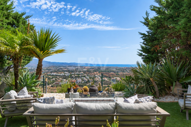Casa adosada contemporánea con vistas panorámicas al mar y la montaña en El Paraíso Alto