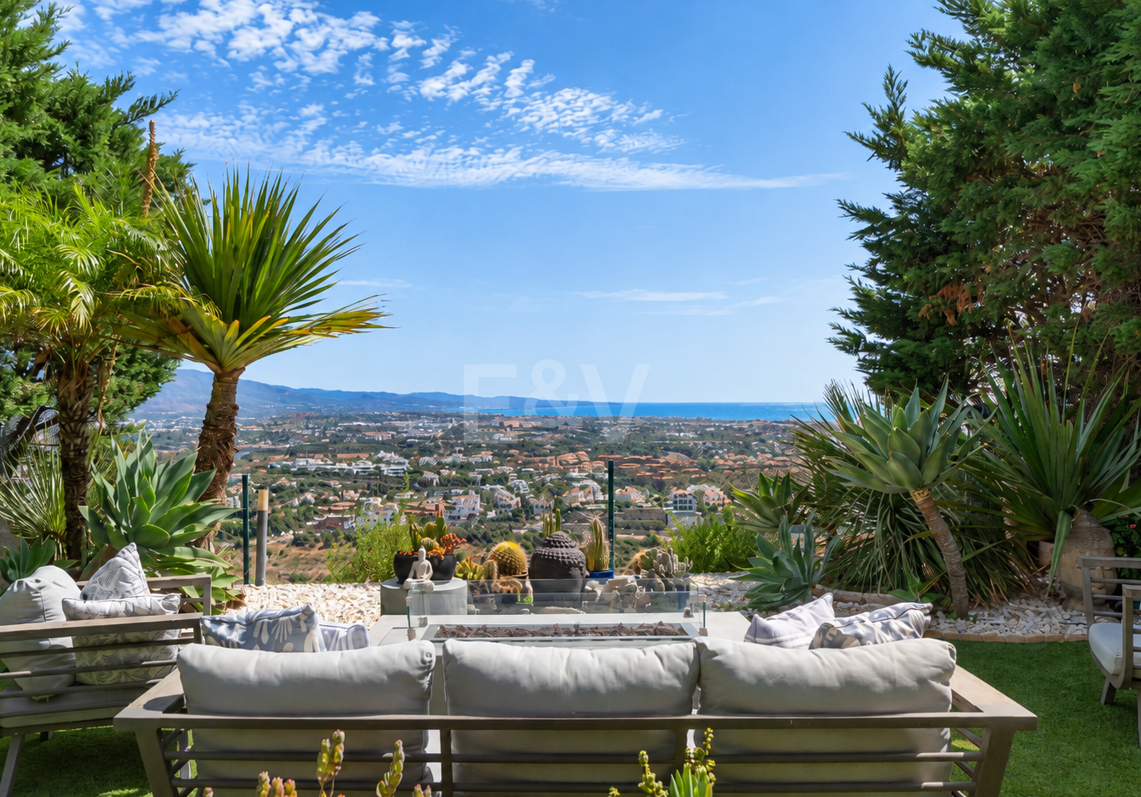 Casa adosada contemporánea con vistas panorámicas al mar y la montaña en El Paraíso Alto