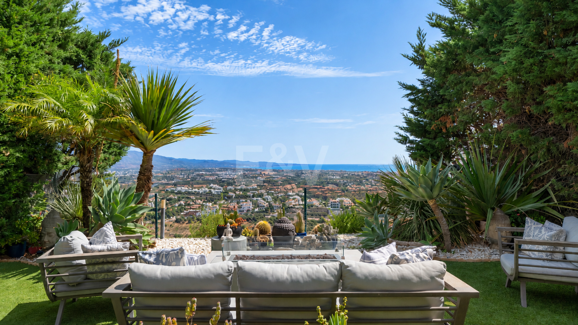 Casa adosada contemporánea con vistas panorámicas al mar y la montaña en El Paraíso Alto