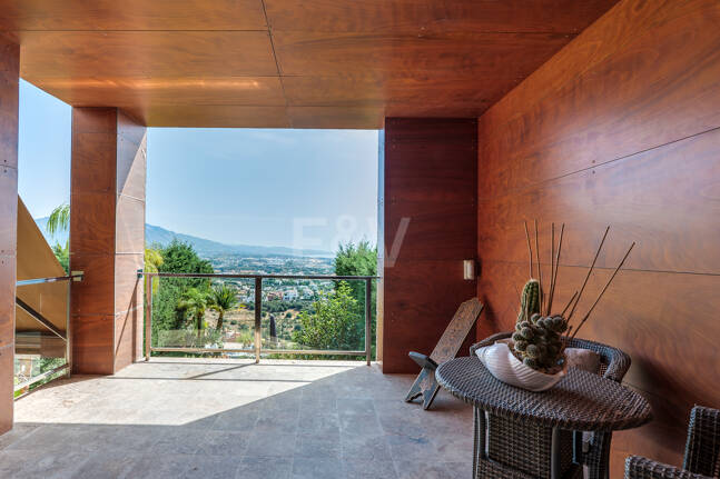 Casa adosada contemporánea con vistas panorámicas al mar y la montaña en El Paraíso Alto