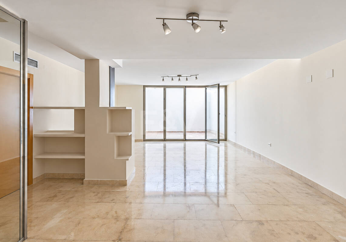 Casa adosada contemporánea con vistas panorámicas al mar y la montaña en El Paraíso Alto