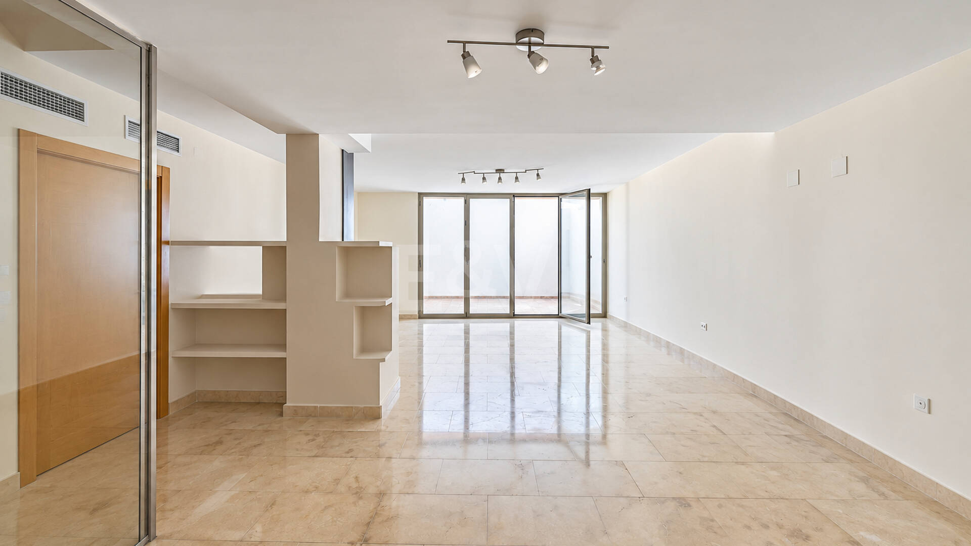 Casa adosada contemporánea con vistas panorámicas al mar y la montaña en El Paraíso Alto