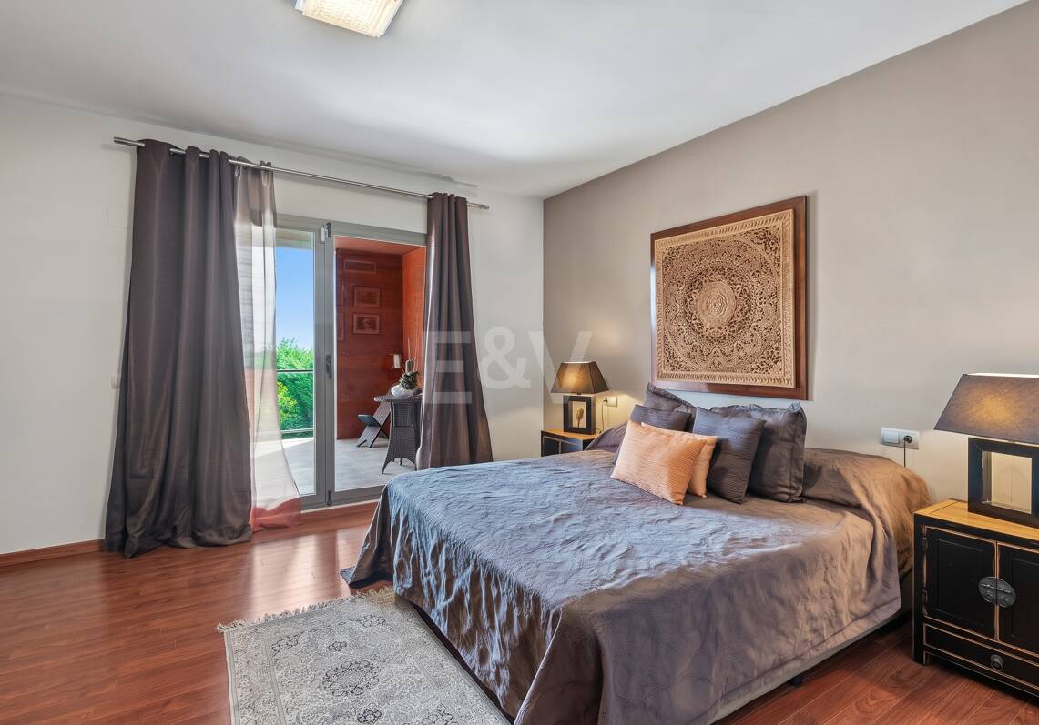 Casa adosada contemporánea con vistas panorámicas al mar y la montaña en El Paraíso Alto