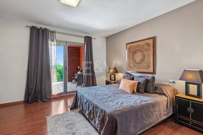 Casa adosada contemporánea con vistas panorámicas al mar y la montaña en El Paraíso Alto