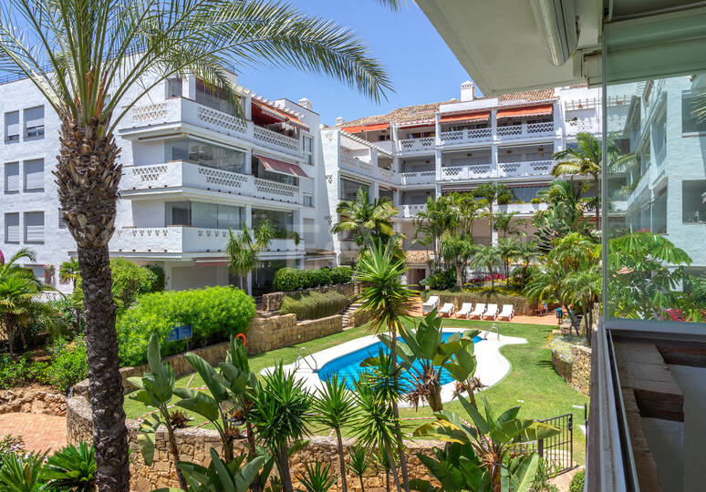 3 bedrooms Frontline Beach Apartment in Las Cañas Beach, Marbella Golden Mile
