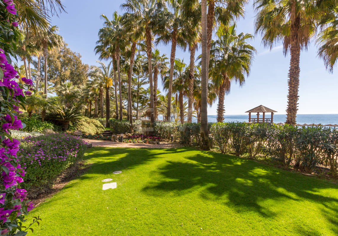 3 bedrooms Frontline Beach Apartment in Las Cañas Beach, Marbella Golden Mile