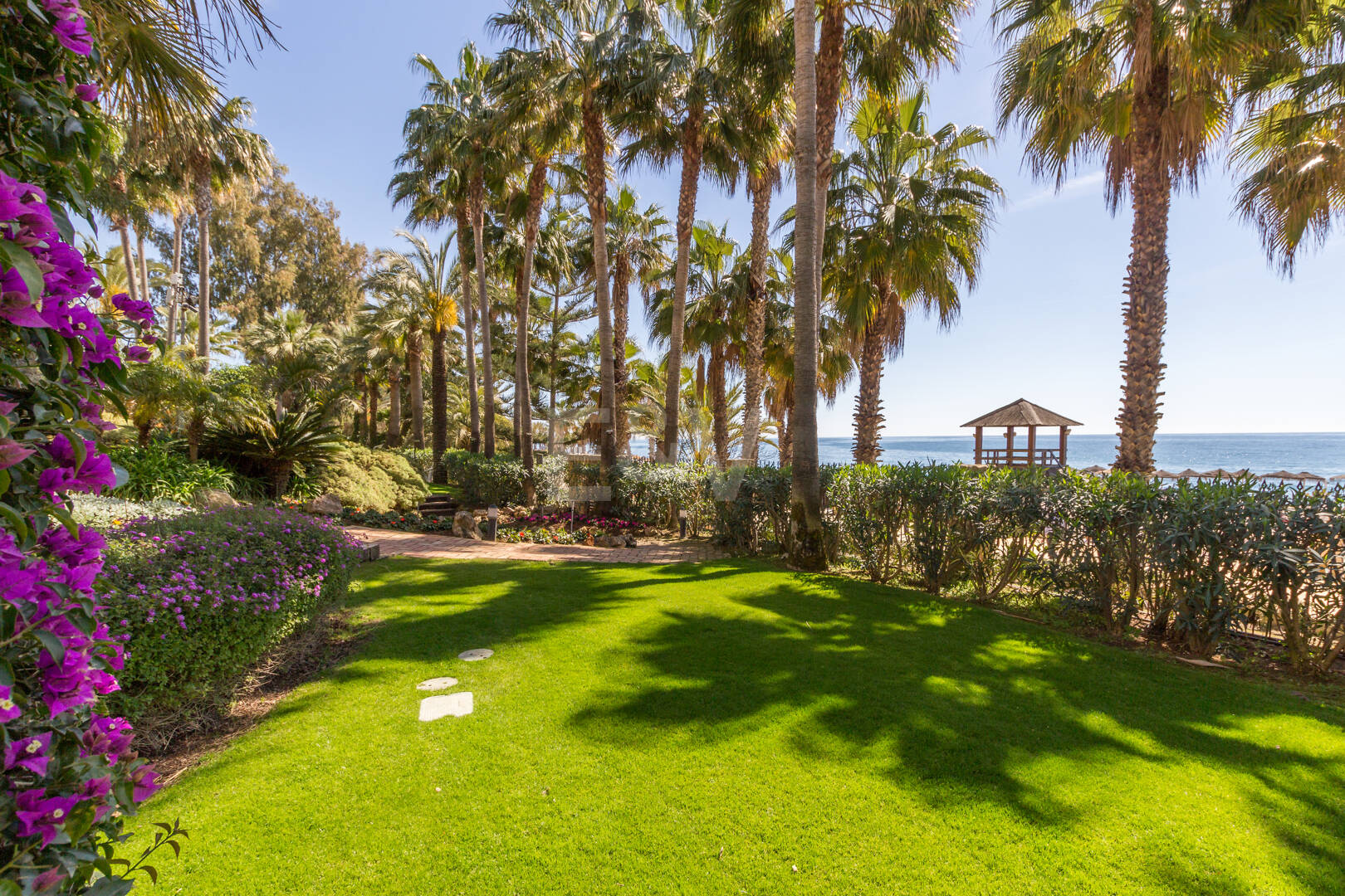 3 bedrooms Frontline Beach Apartment in Las Cañas Beach, Marbella Golden Mile