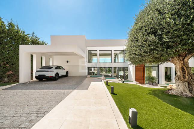 Luxury Villa with Breathtaking Panoramic Sea Views in La Alquería