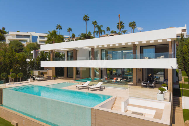 Luxury Villa with Breathtaking Panoramic Sea Views in La Alquería