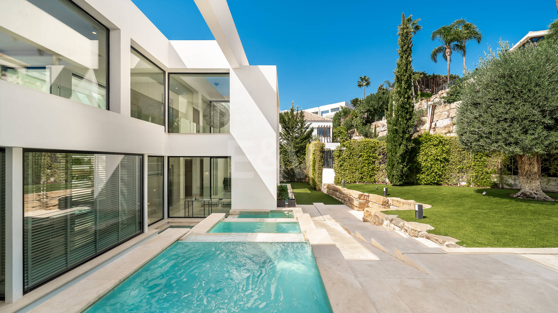 Luxury Villa with Breathtaking Panoramic Sea Views in La Alquería