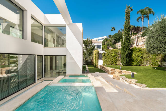 Luxury Villa with Breathtaking Panoramic Sea Views in La Alquería