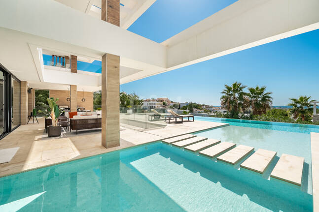Luxury Villa with Breathtaking Panoramic Sea Views in La Alquería
