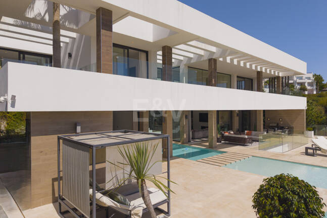 Luxury Villa with Breathtaking Panoramic Sea Views in La Alquería