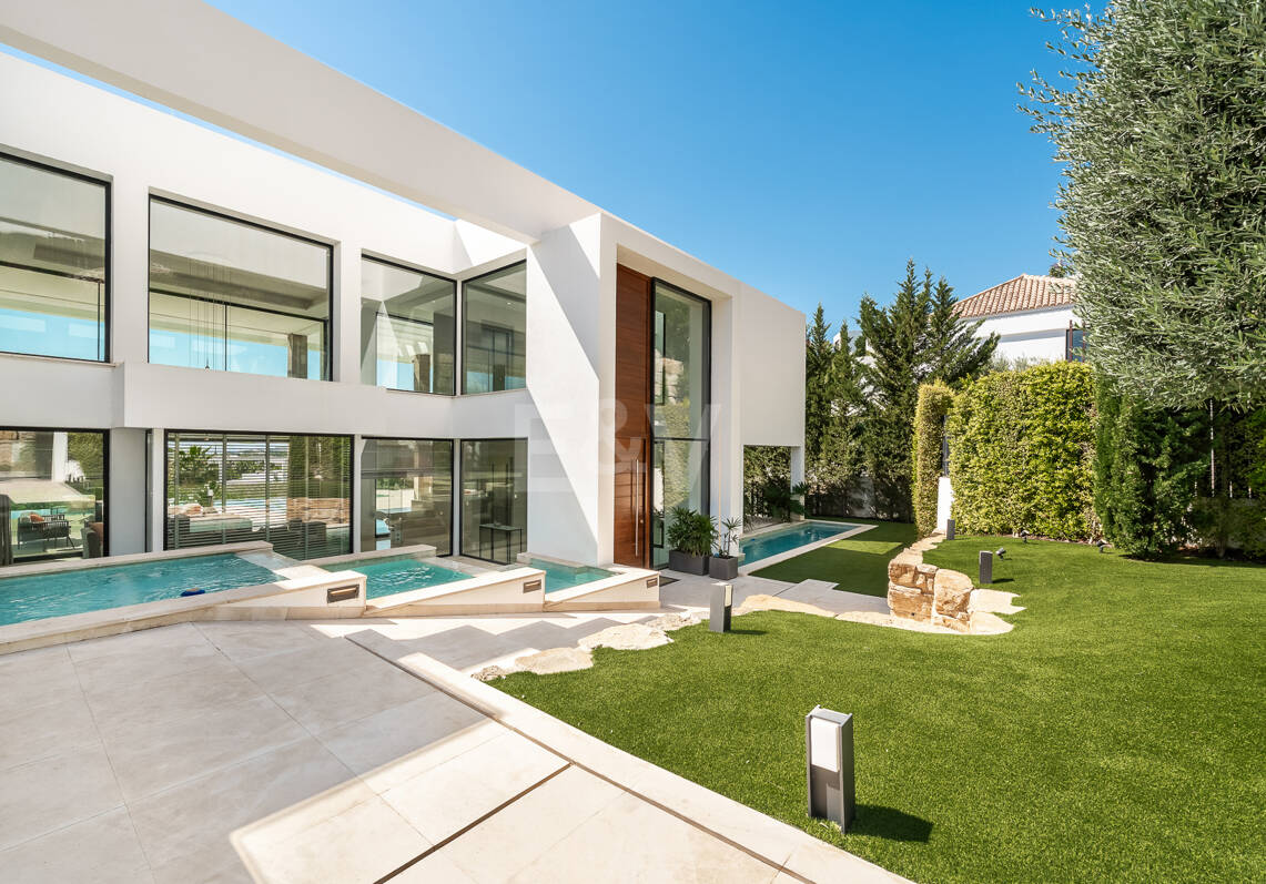 Luxury Villa with Breathtaking Panoramic Sea Views in La Alquería