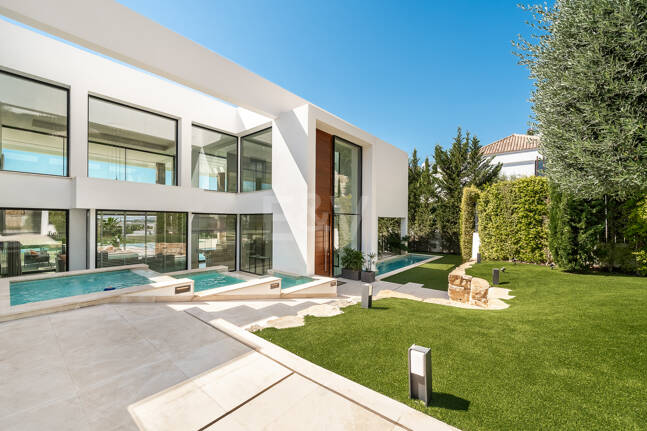 Luxury Villa with Breathtaking Panoramic Sea Views in La Alquería