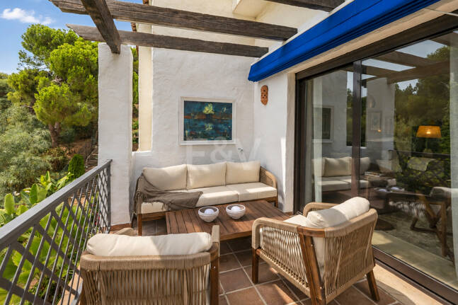 Apartamento en Primera Línea de Golf con Vistas Panorámicas y andando de la Playa – Río Real, Marbella