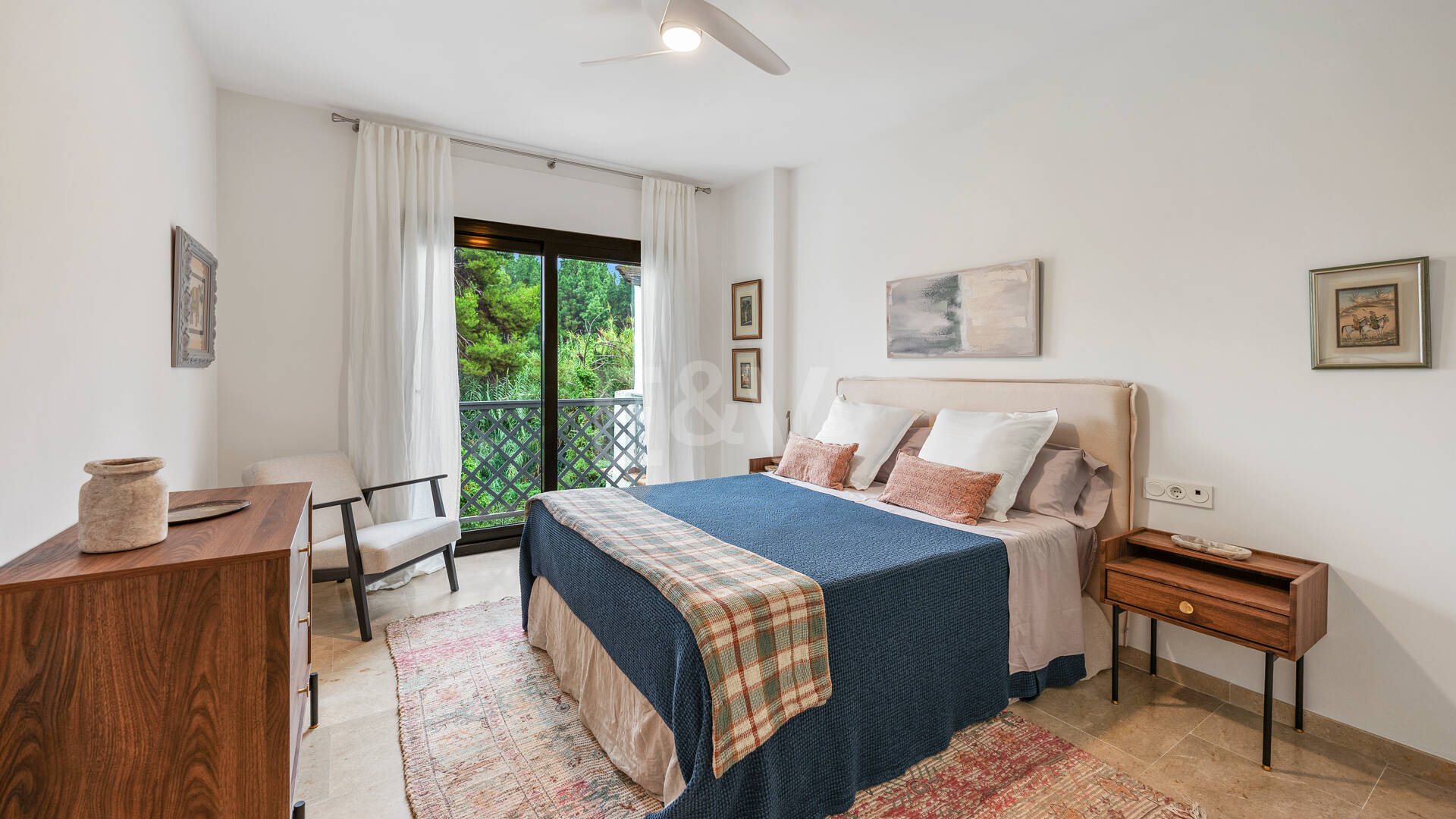 Apartamento en Primera Línea de Golf con Vistas Panorámicas y andando de la Playa – Río Real, Marbella