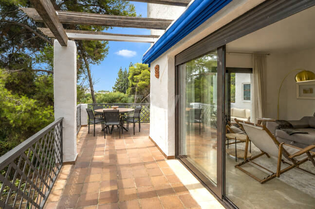 Apartamento en Primera Línea de Golf con Vistas Panorámicas y andando de la Playa – Río Real, Marbella
