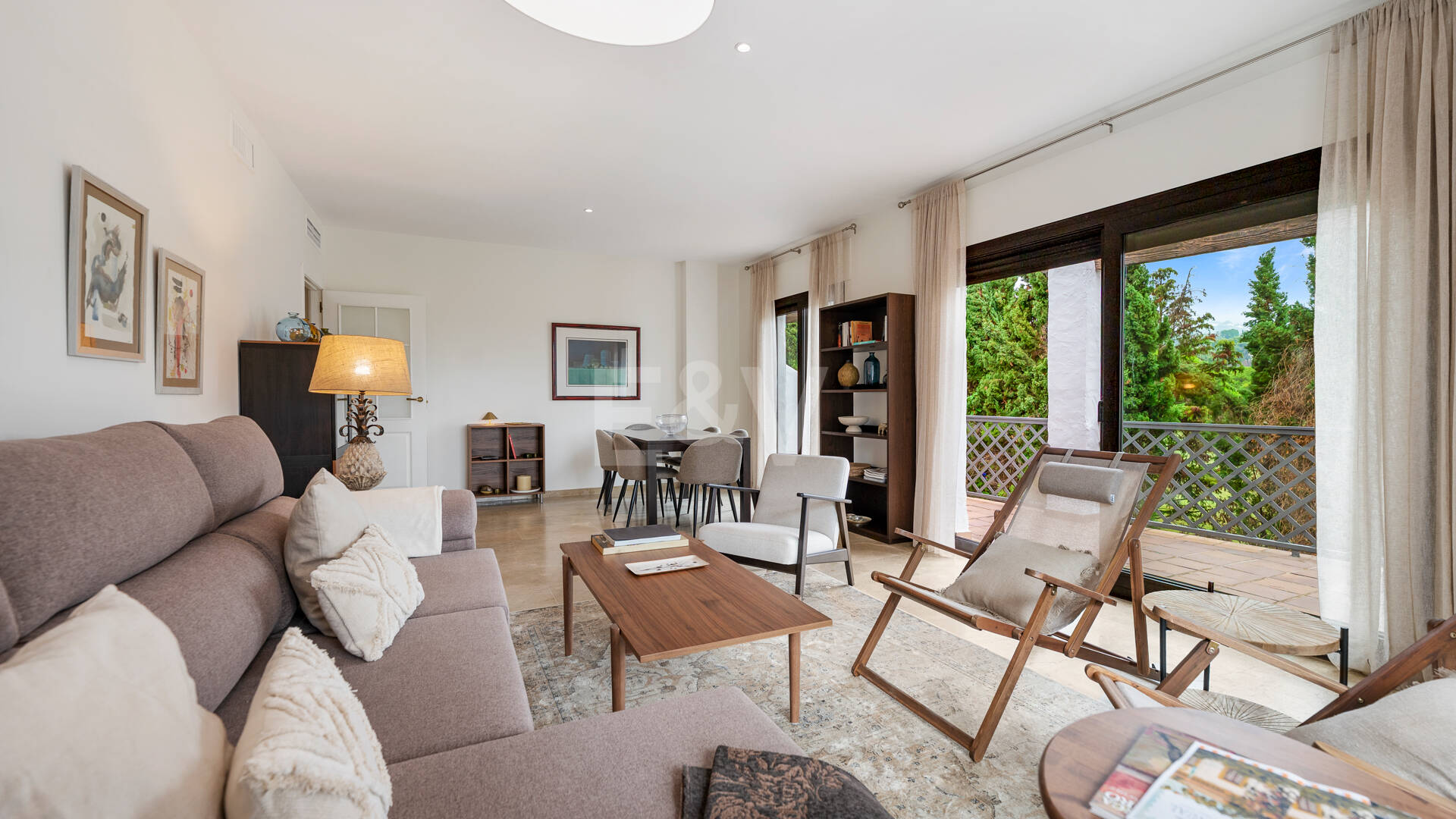 Apartamento en Primera Línea de Golf con Vistas Panorámicas y andando de la Playa – Río Real, Marbella